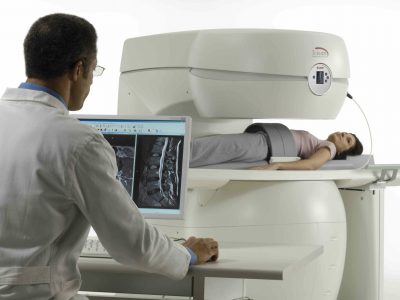 Risonanza magnetica su macchina aperta