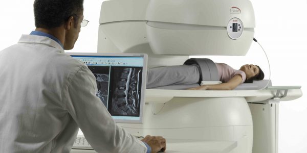 Risonanza magnetica su macchina aperta Risonanza magnetica su macchina aperta